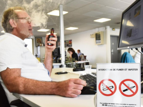 a t-on le droit de vapoter au travail?