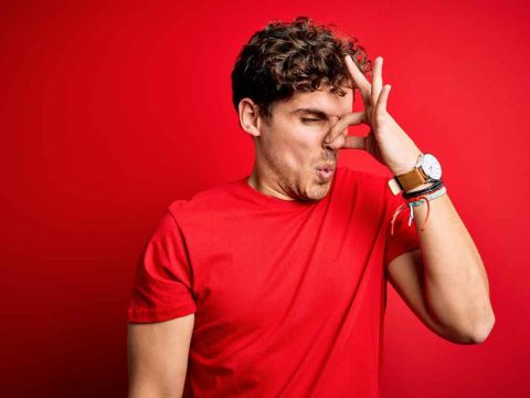 odeur de cigarette vêtement et maison